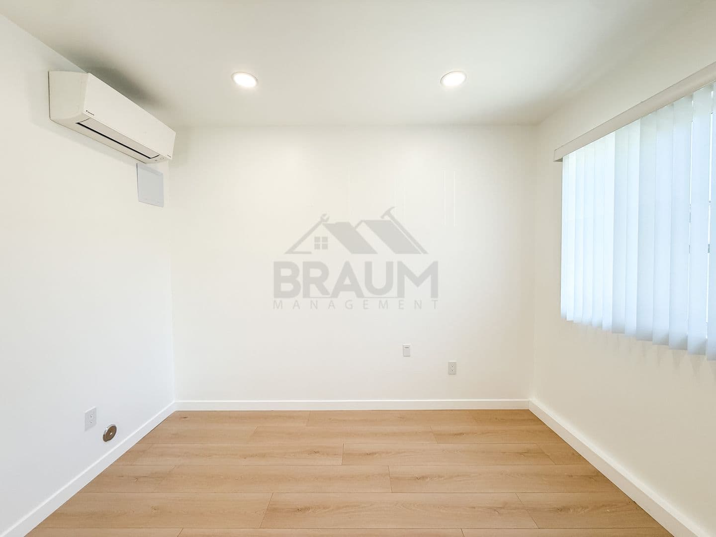 VAN NUYS Apartment: 15550 VANOWEN STREET
