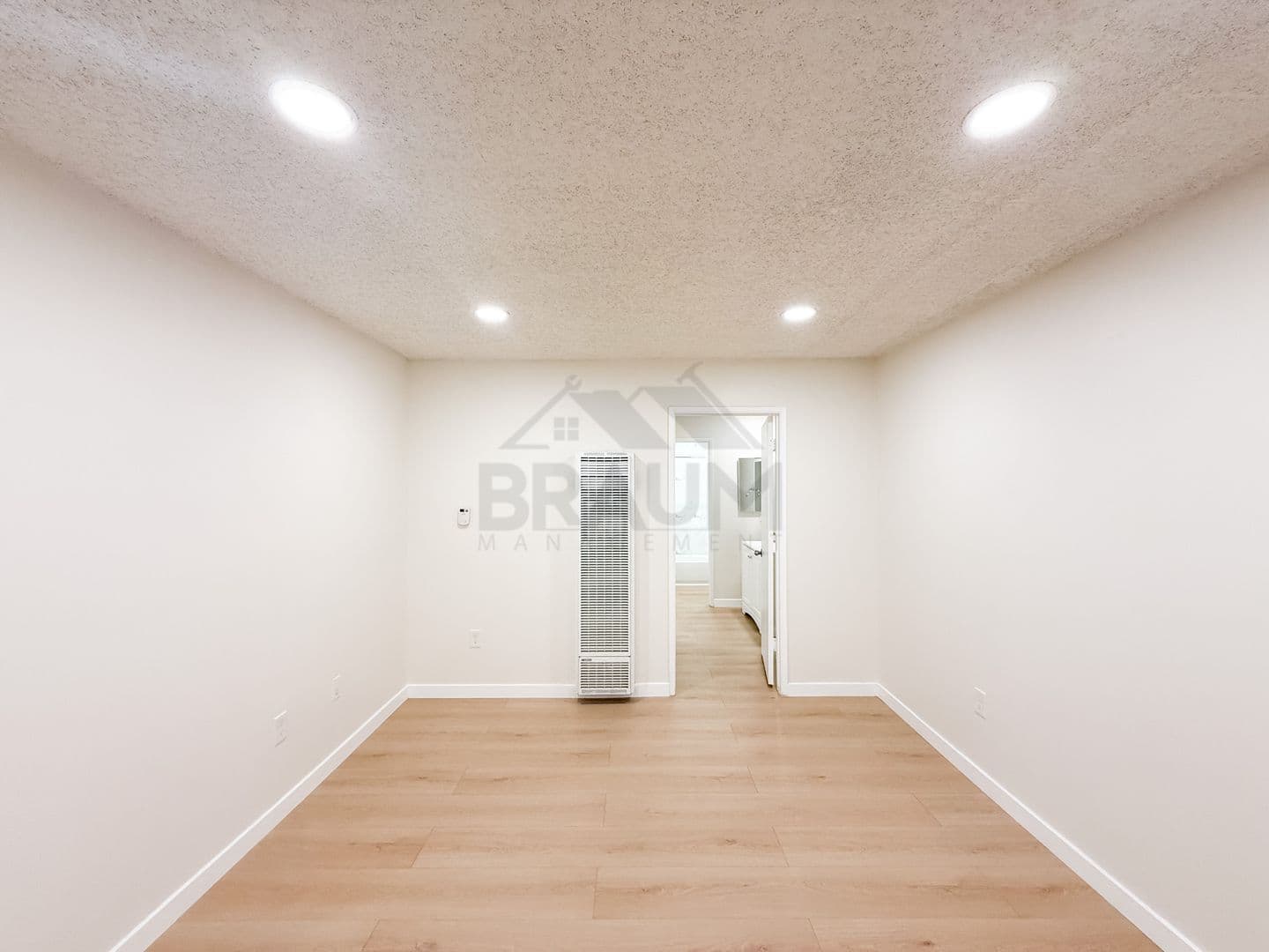 SHERMAN OAKS Apartment: 5461 KESTER AVE