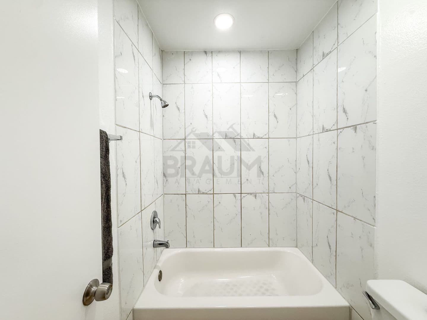 SHERMAN OAKS Apartment: 5461 KESTER AVE