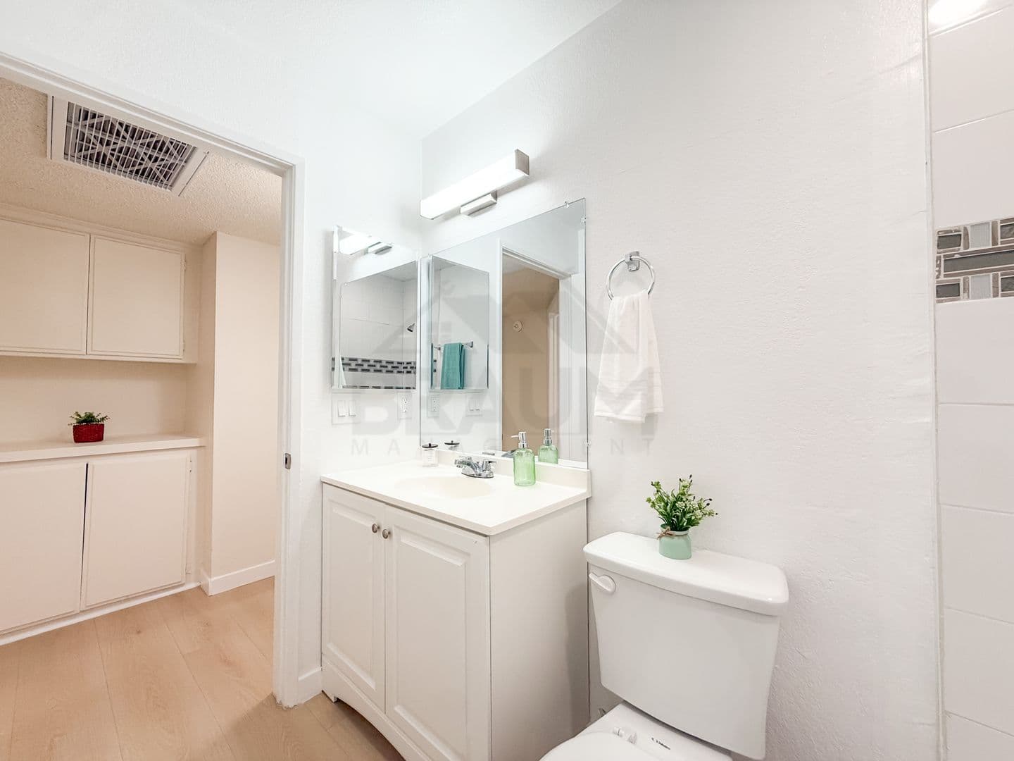 NORTH HOLLYWOOD Apartment: 11007 HARTSOOK ST