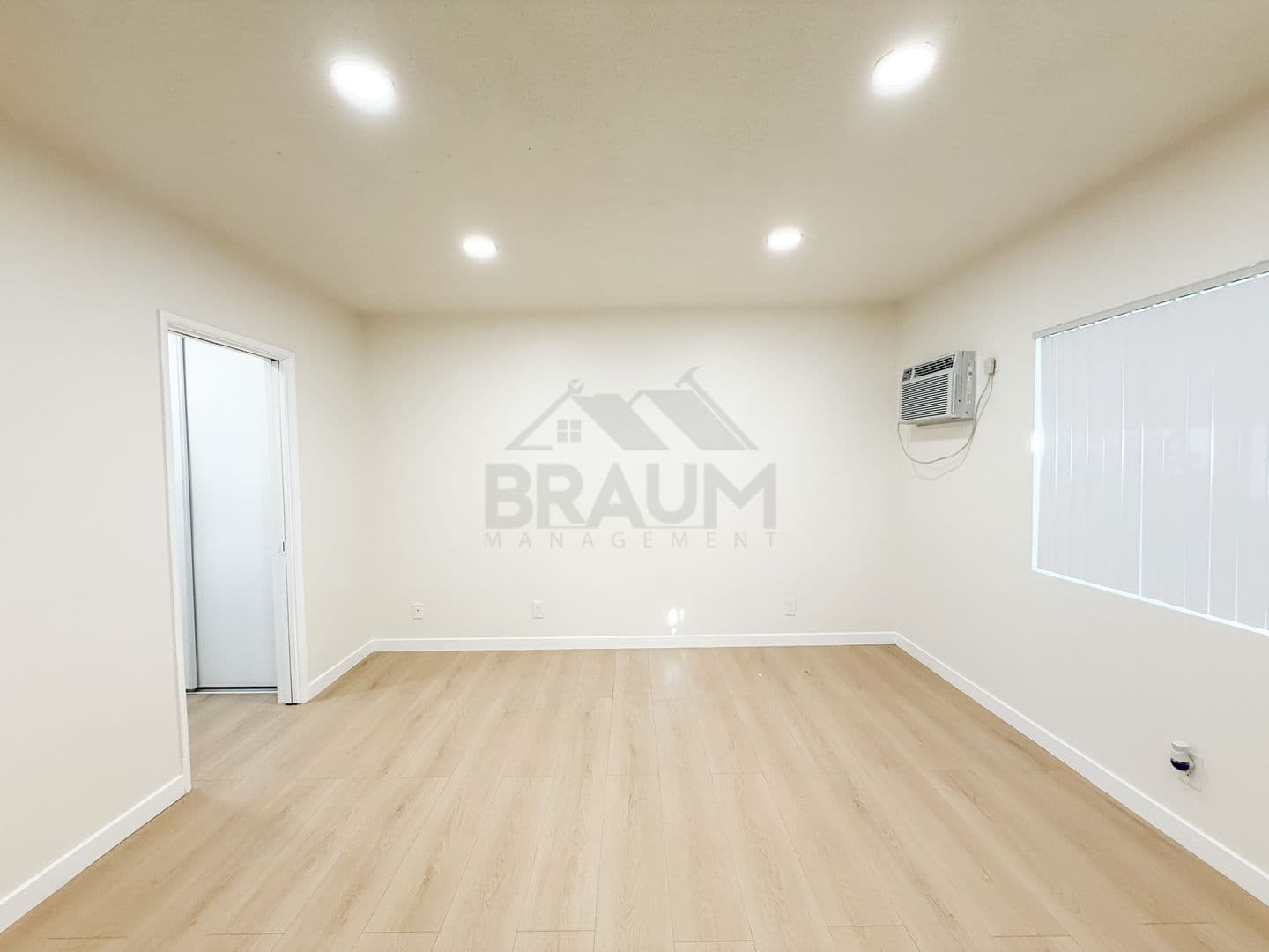 VAN NUYS Apartment: 15546 VANOWEN STREET