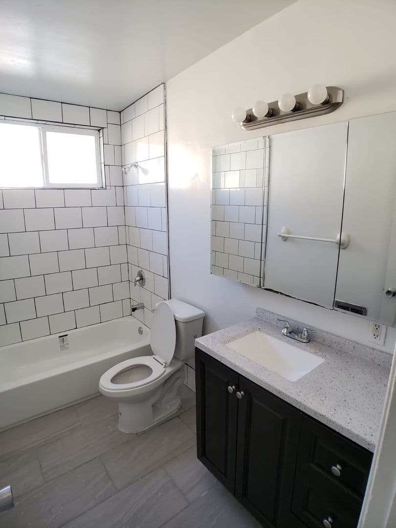 SHERMAN OAKS Apartment: 5433 SEPULVEDA BLVD.