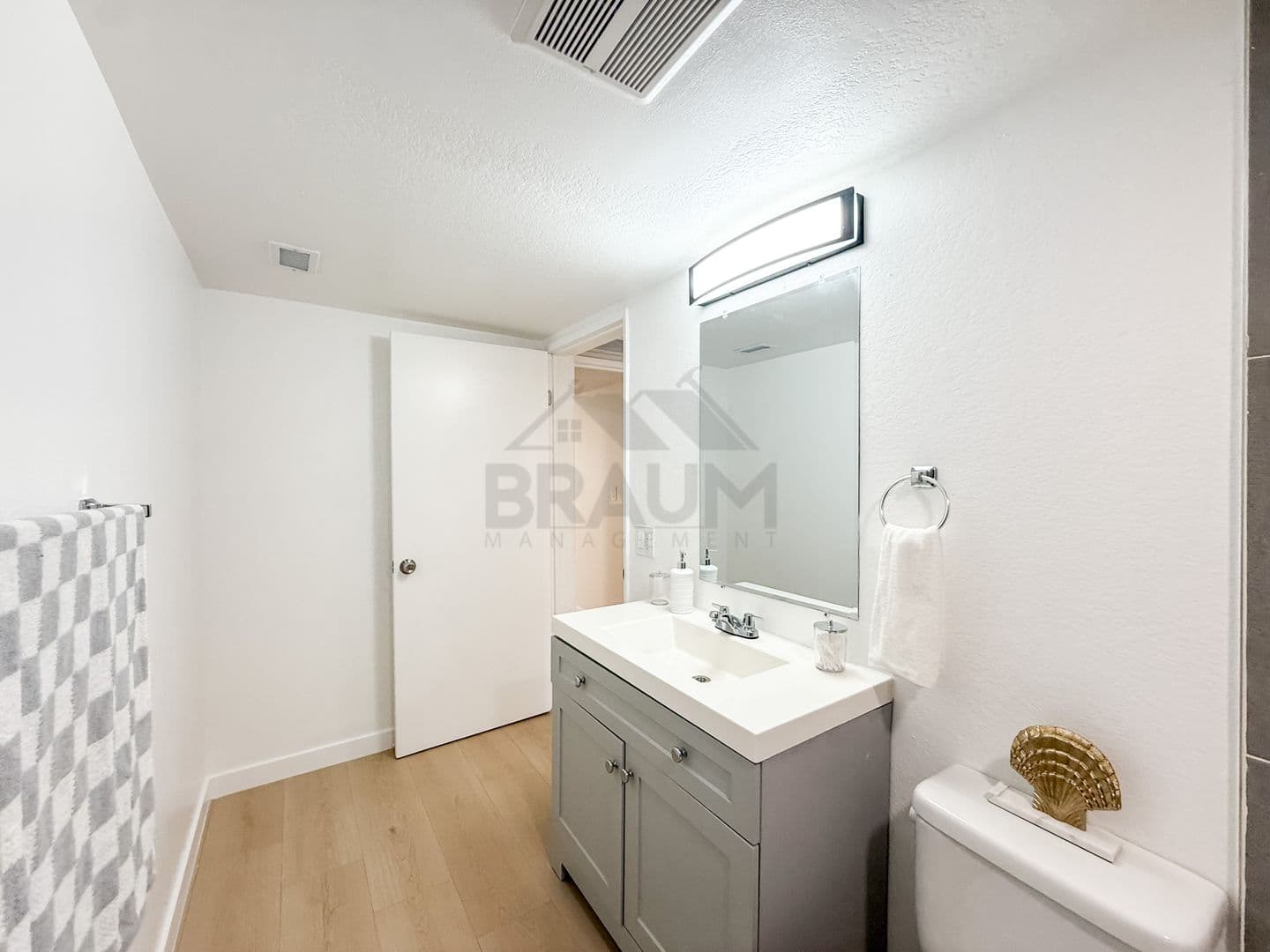 SHERMAN OAKS Apartment: 4638 TILDEN AVE