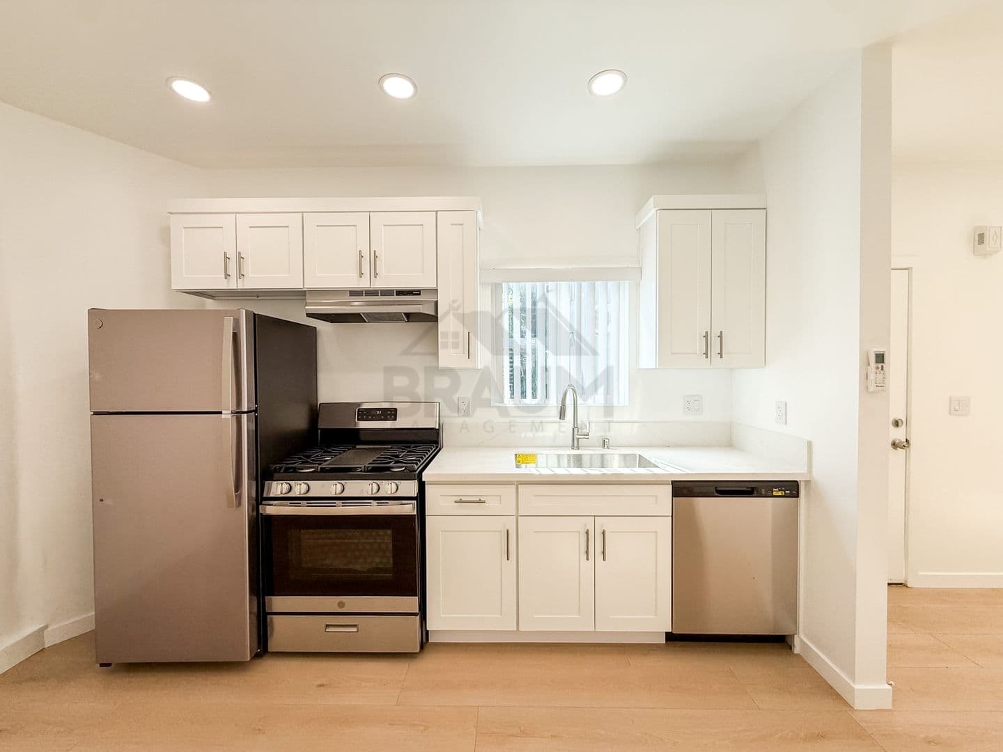 VAN NUYS Apartment: 15550 VANOWEN STREET