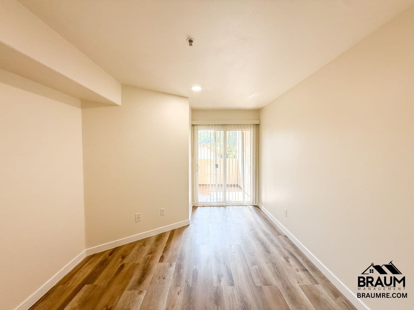 WINNETKA Apartment: 7323 WINNETKA AVENUE