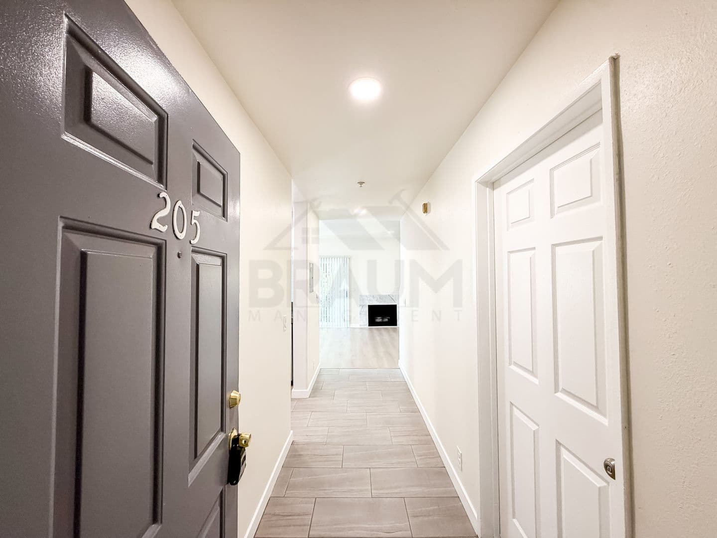 NORTH HOLLYWOOD Apartment: 11035 MOORPARK ST