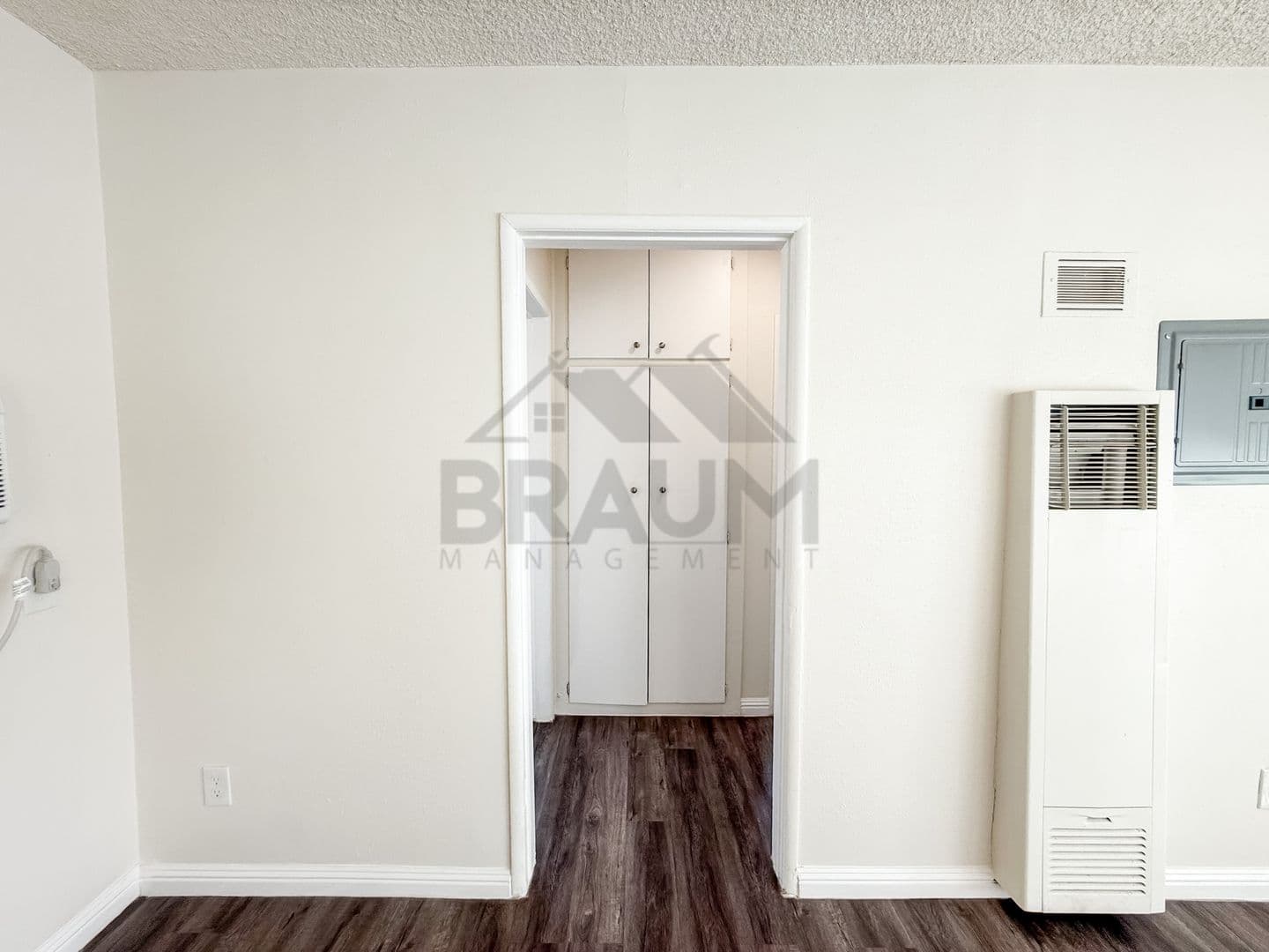 RESEDA Apartment: 19405 HAYNES ST.