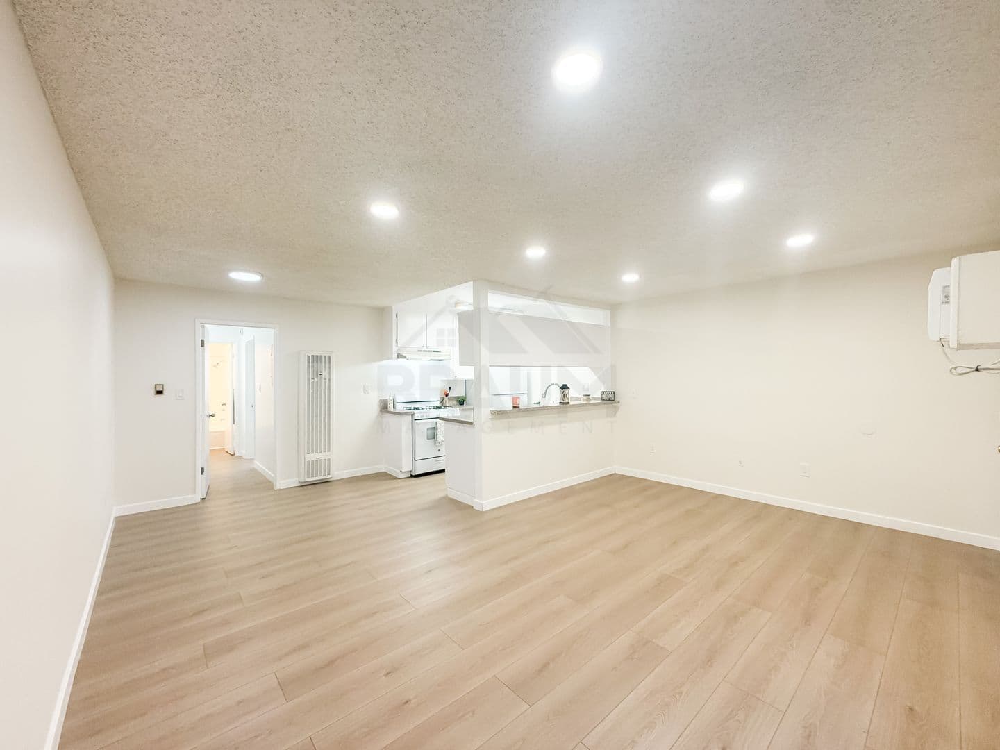 SHERMAN OAKS Apartment: 5461 KESTER AVE