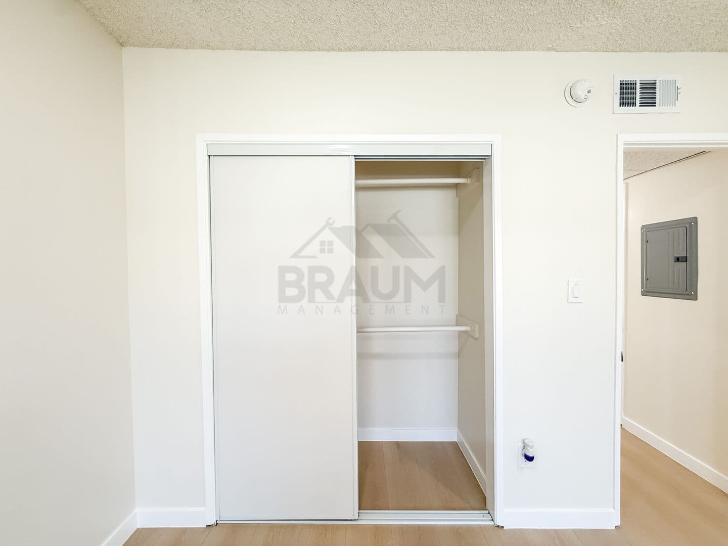 SHERMAN OAKS Apartment: 5461 KESTER AVE