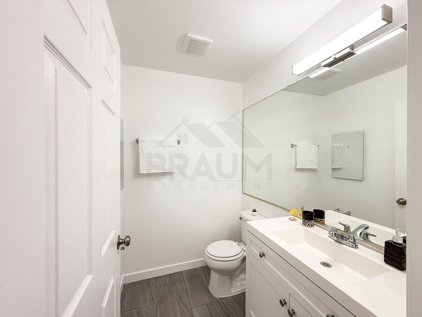 NORTH HOLLYWOOD Apartment: 11035 MOORPARK ST