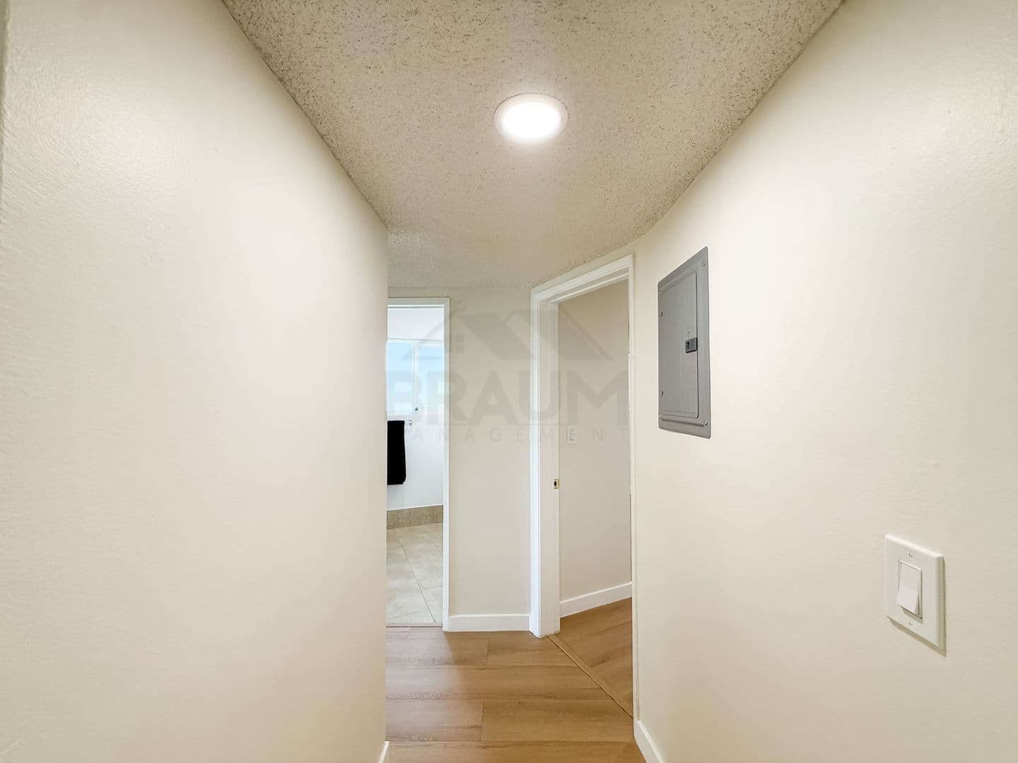 NORTH HOLLYWOOD Apartment: 6039 WHITSETT AVE.