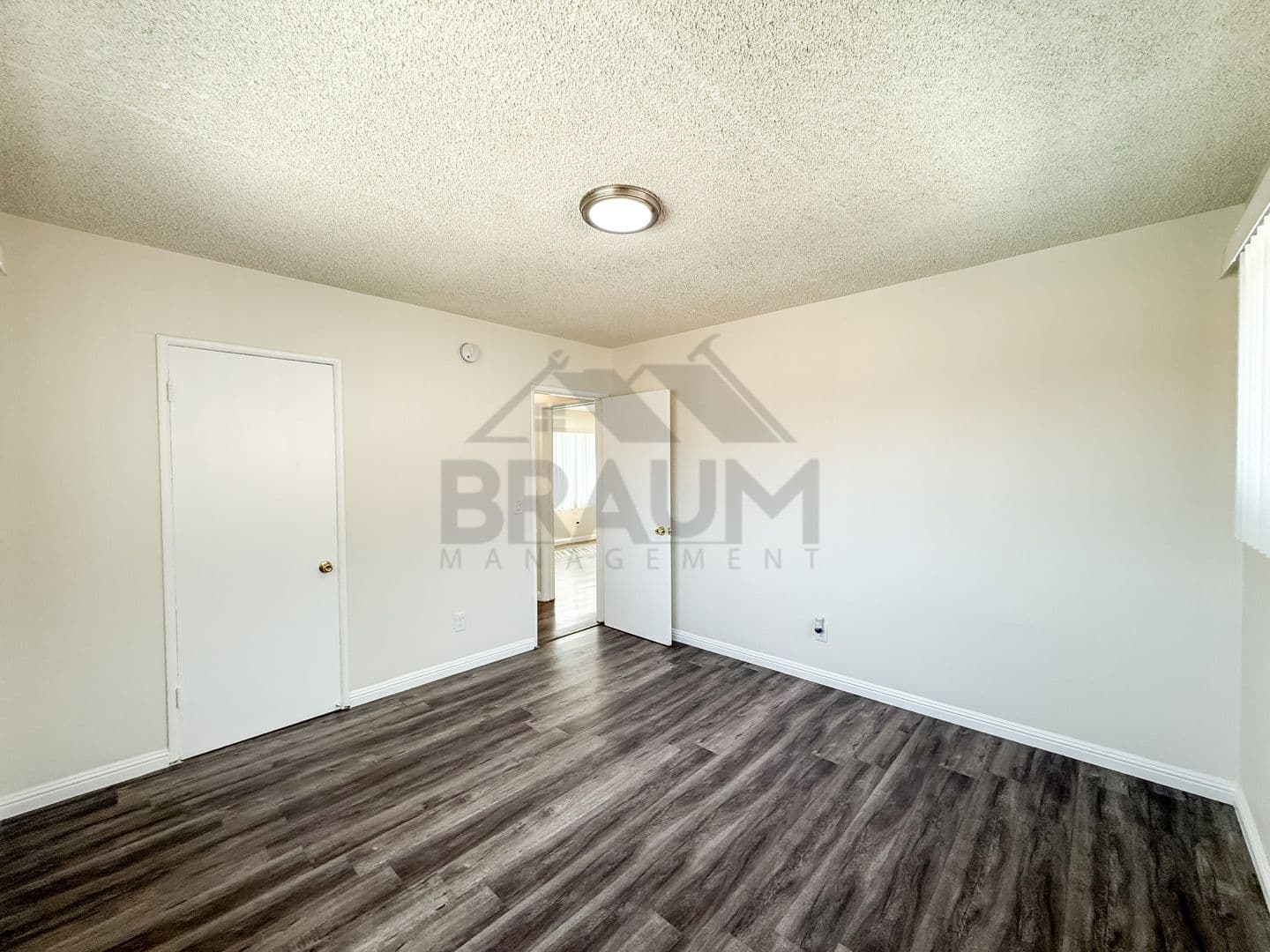 RESEDA Apartment: 19405 HAYNES ST.