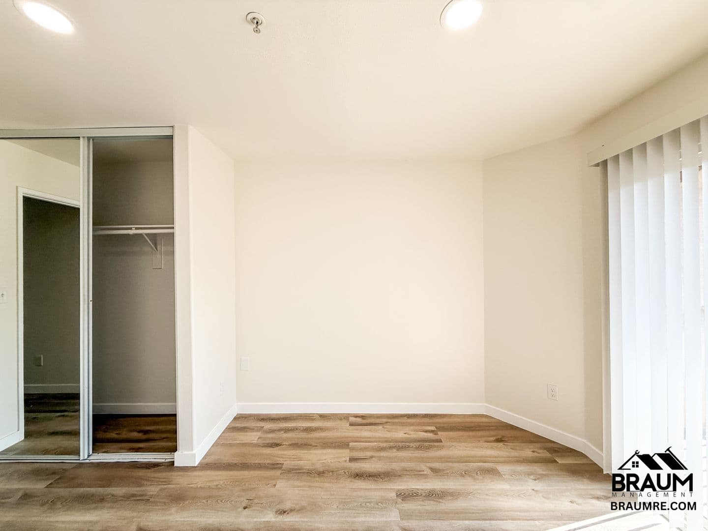 WINNETKA Apartment: 7323 WINNETKA AVENUE