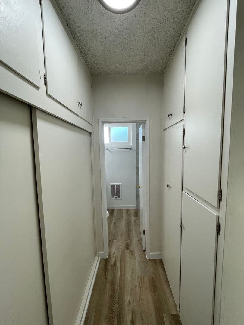 SHERMAN OAKS Apartment: 5433 SEPULVEDA BLVD.