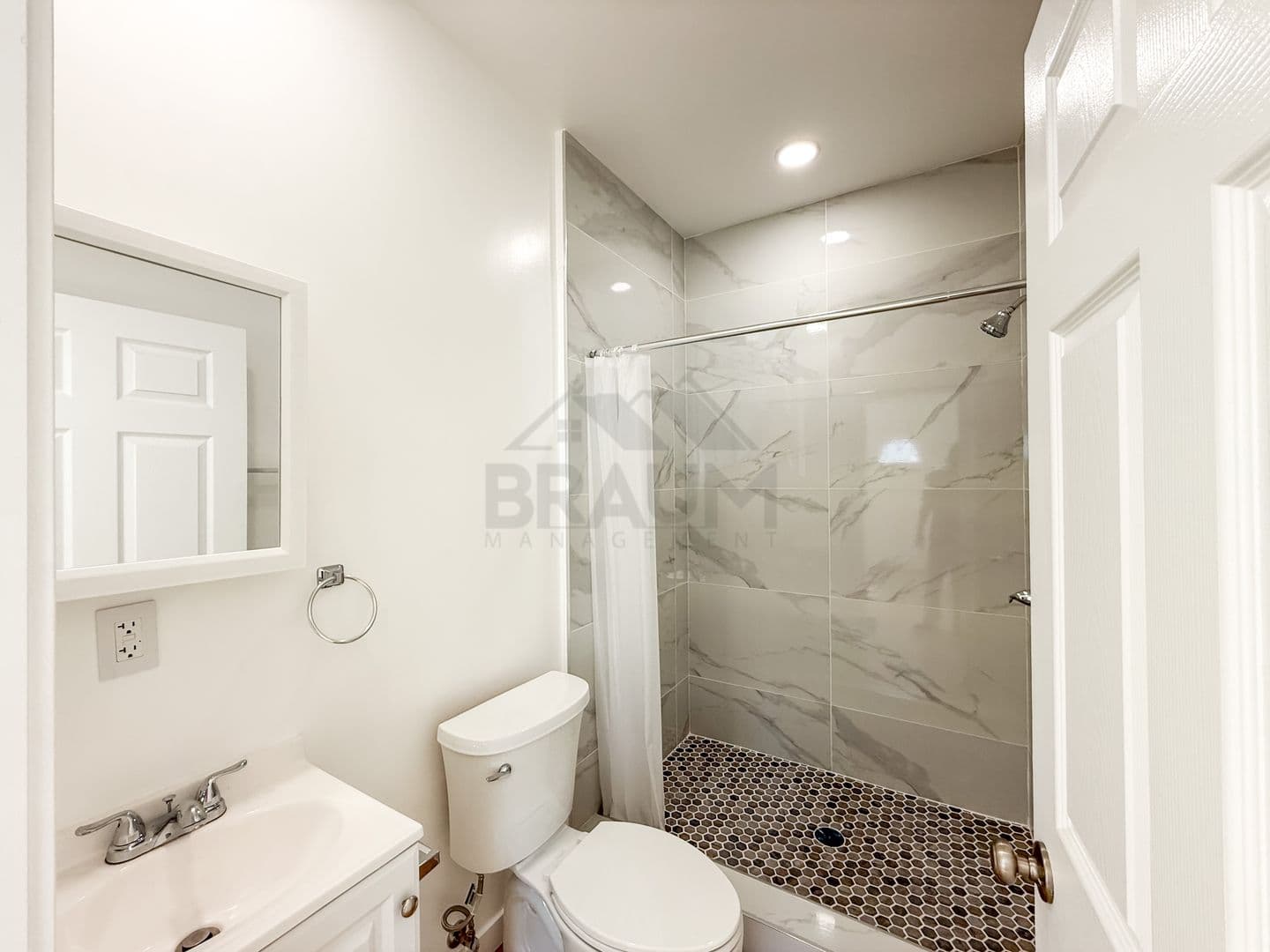 VAN NUYS Apartment: 15550 VANOWEN STREET