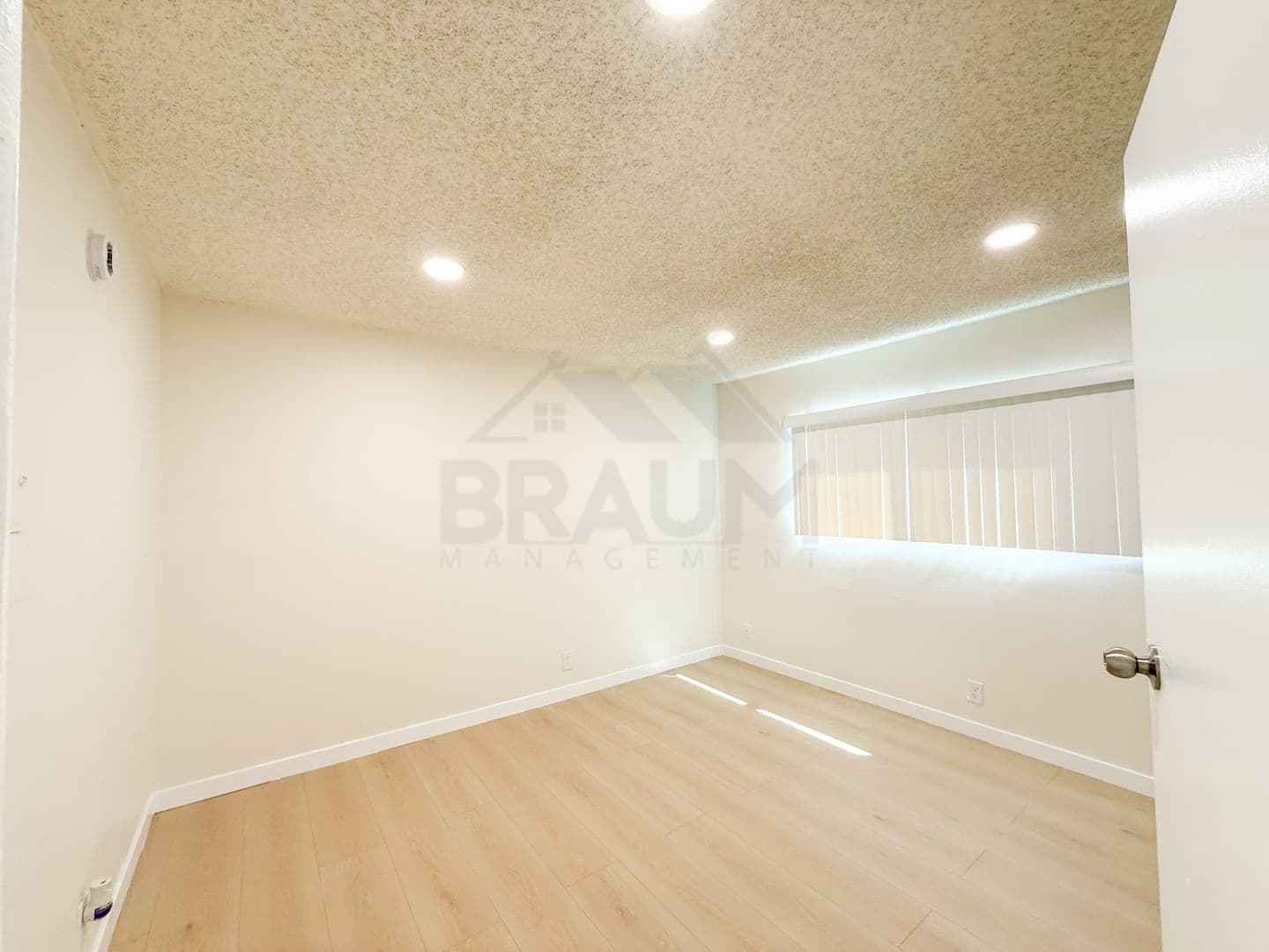 NORTH HOLLYWOOD Apartment: 11007 HARTSOOK ST