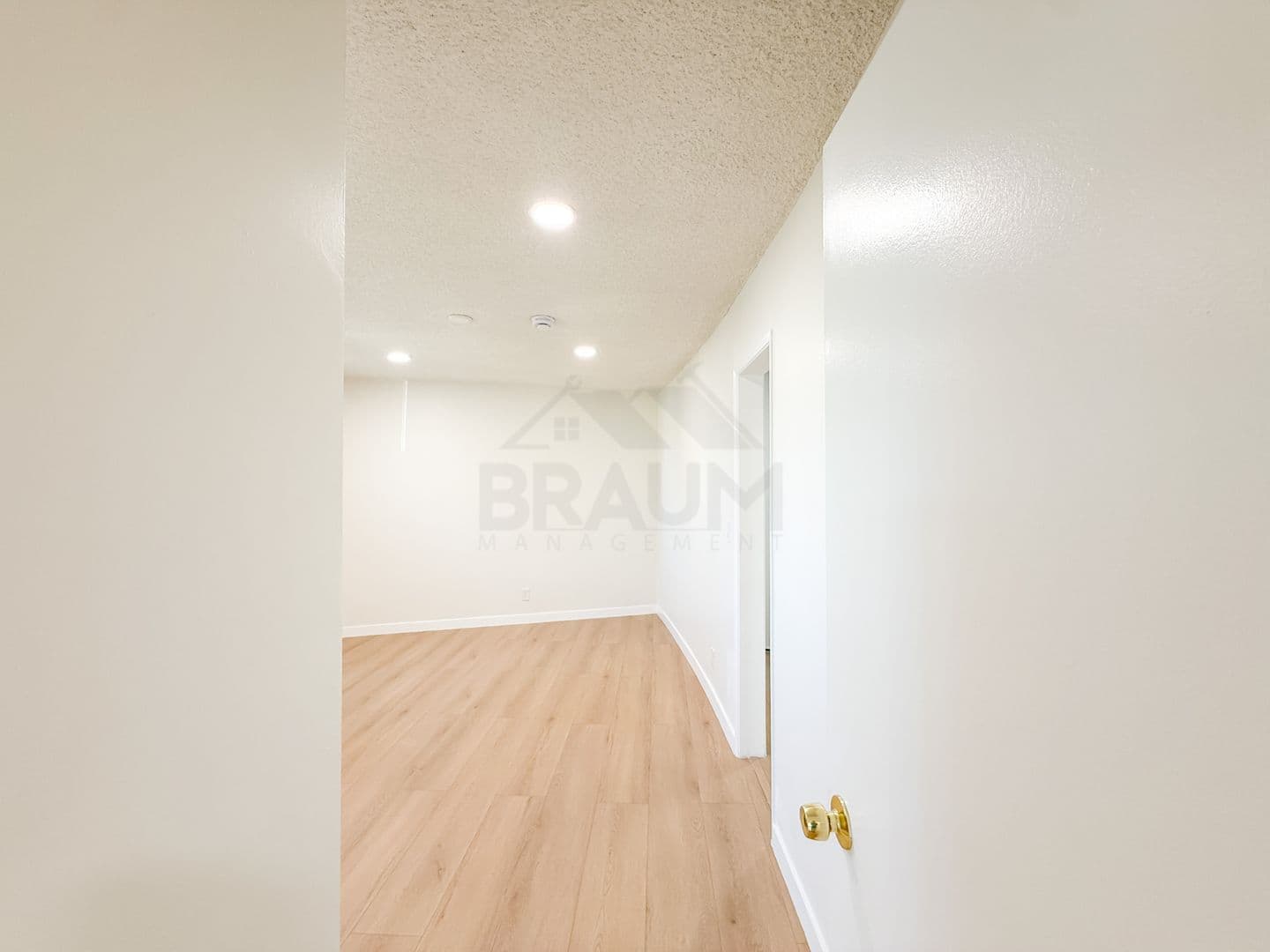 NORTH HOLLYWOOD Apartment: 6039 WHITSETT AVE.