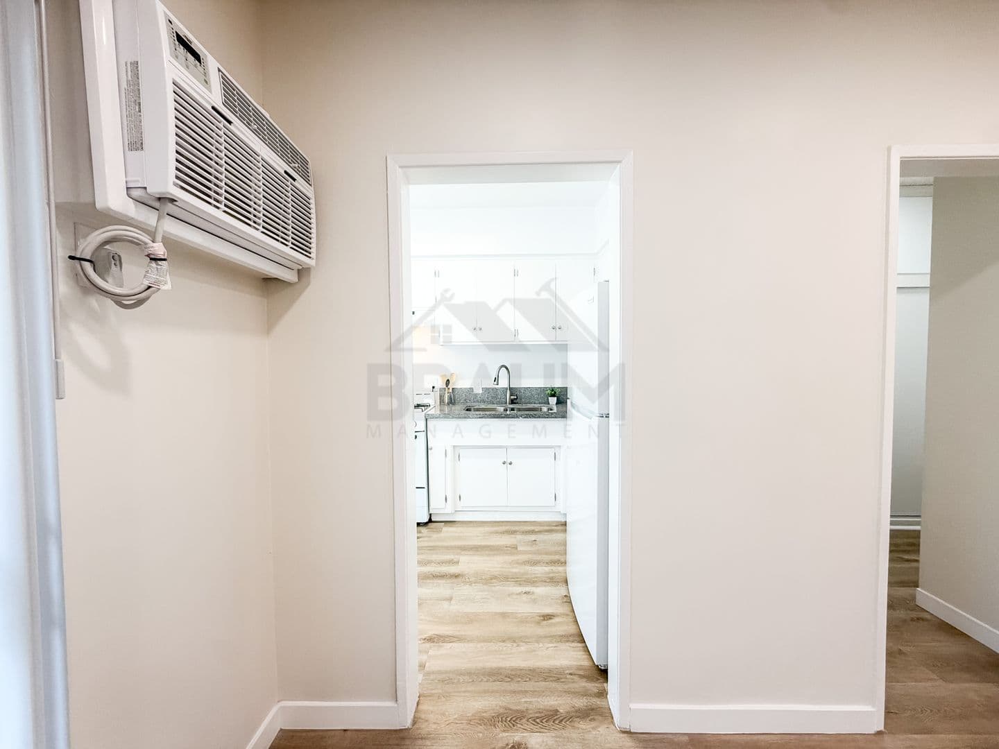 SHERMAN OAKS Apartment: 5433 SEPULVEDA BLVD.