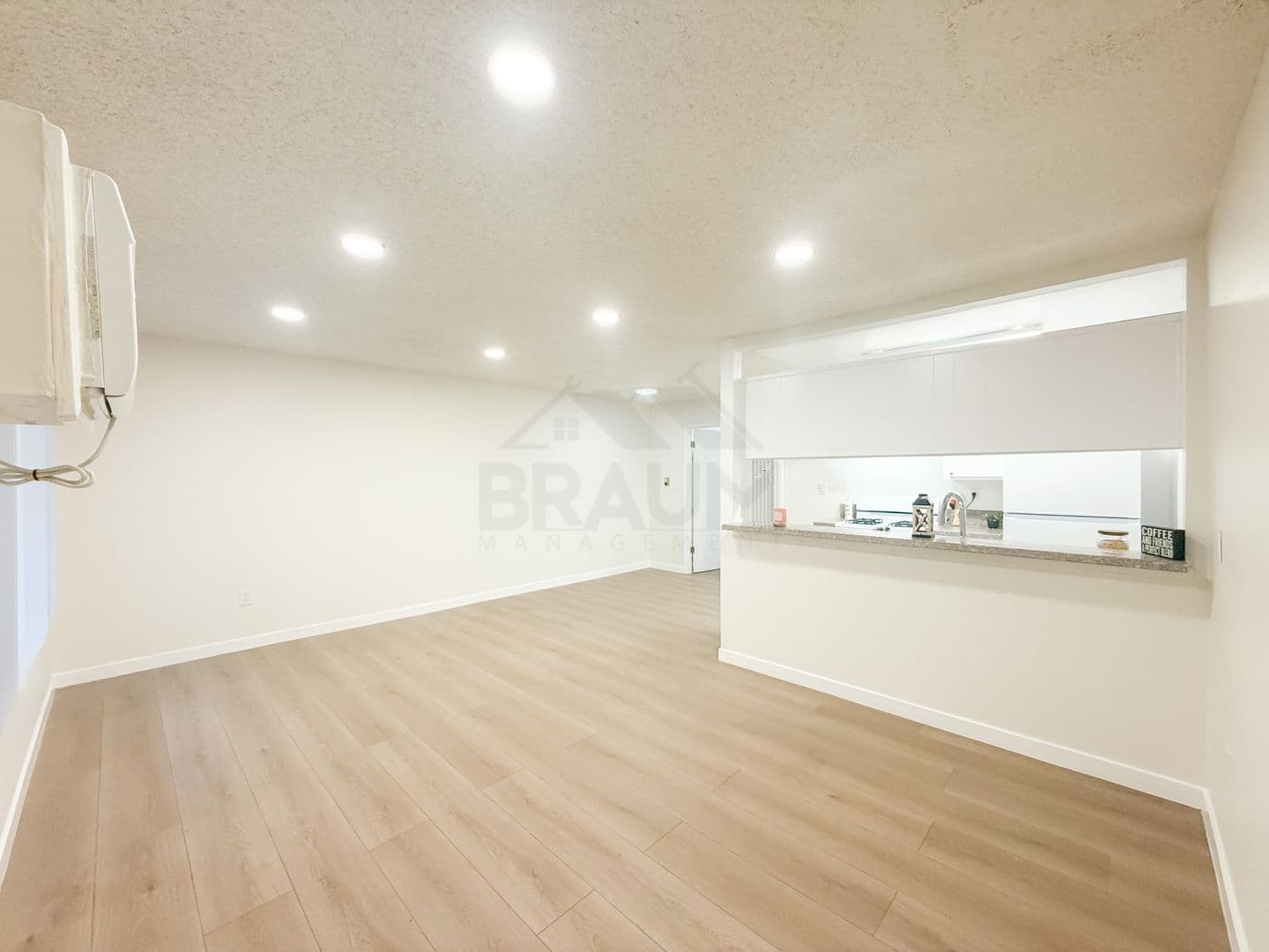 SHERMAN OAKS Apartment: 5461 KESTER AVE