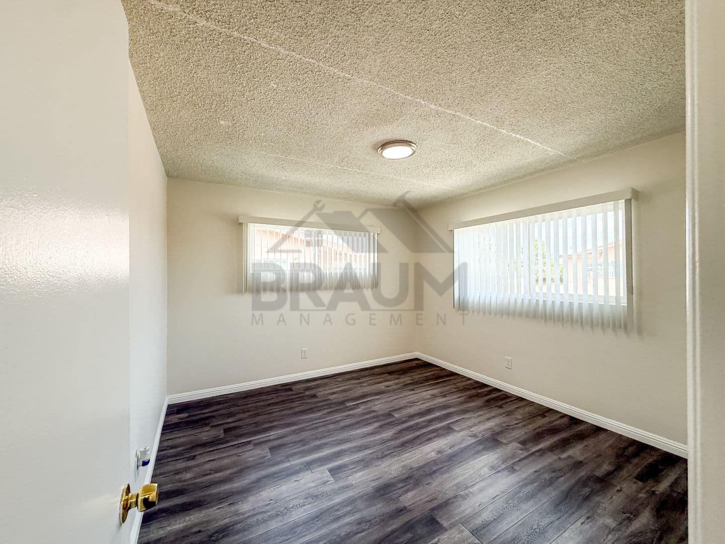 RESEDA Apartment: 19405 HAYNES ST.