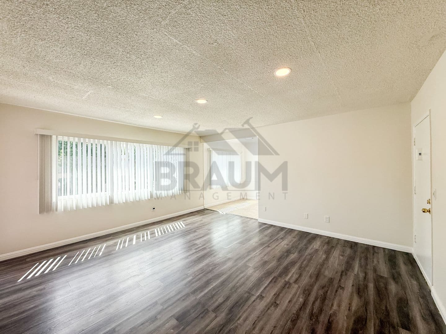 RESEDA Apartment: 19405 HAYNES ST.