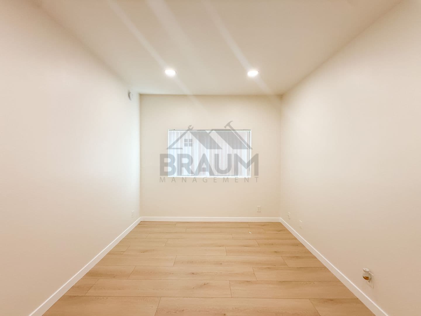 NORTH HOLLYWOOD Apartment: 11459 COLLINS ST