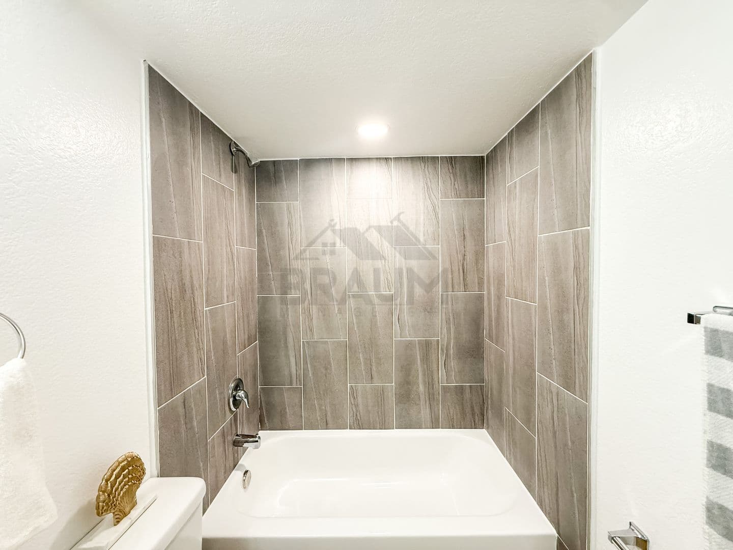 SHERMAN OAKS Apartment: 4638 TILDEN AVE