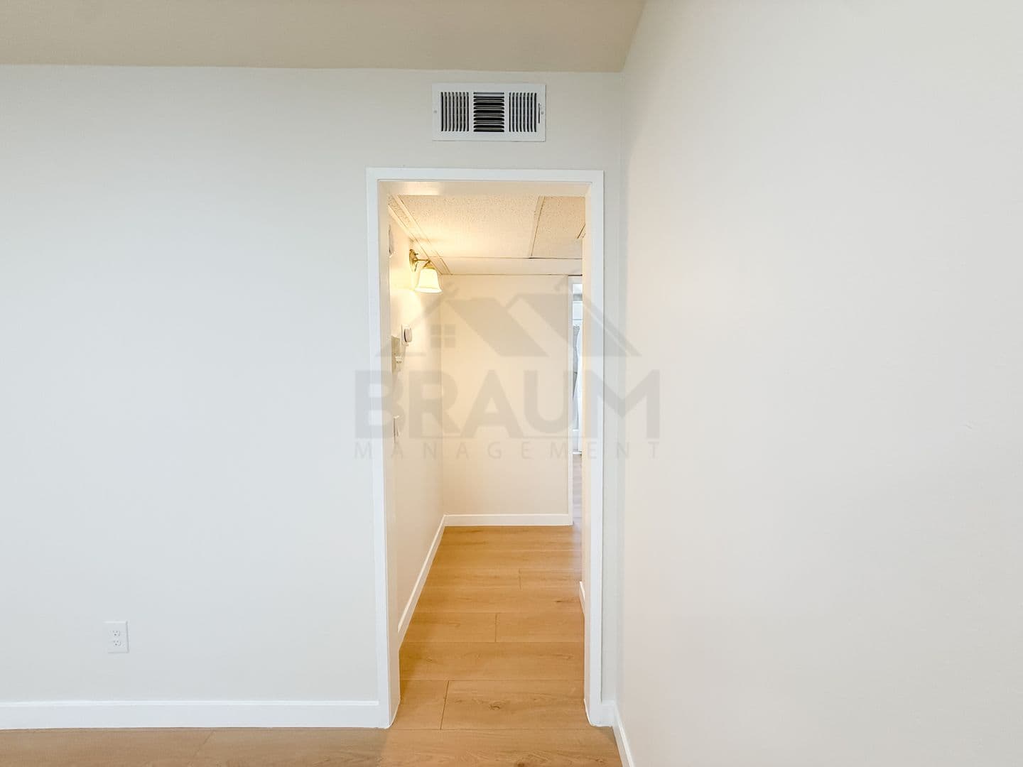 SHERMAN OAKS Apartment: 15000 BURBANK BLVD