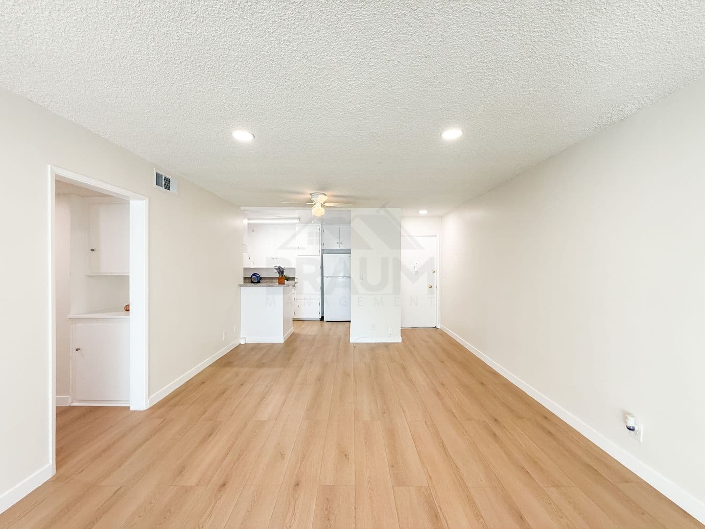 NORTH HOLLYWOOD Apartment: 6039 WHITSETT AVE.