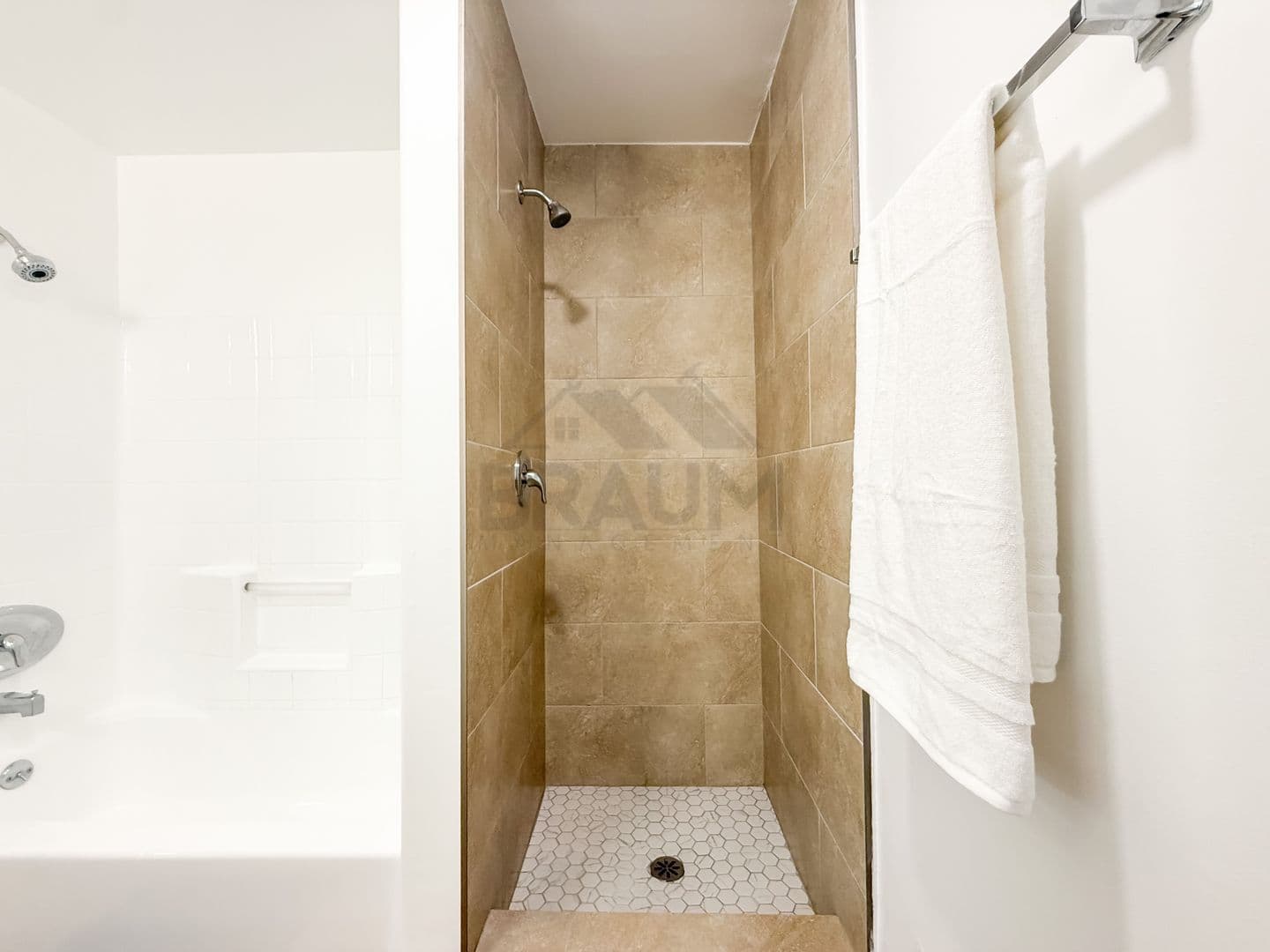 NORTH HOLLYWOOD Apartment: 11035 MOORPARK ST