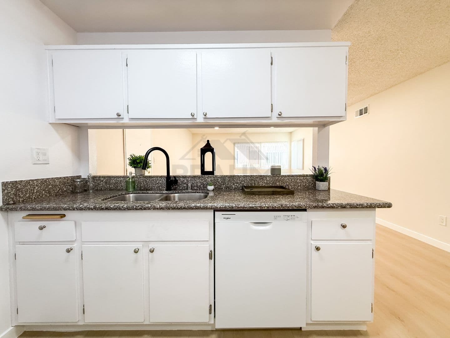 SHERMAN OAKS Apartment: 5461 KESTER AVE