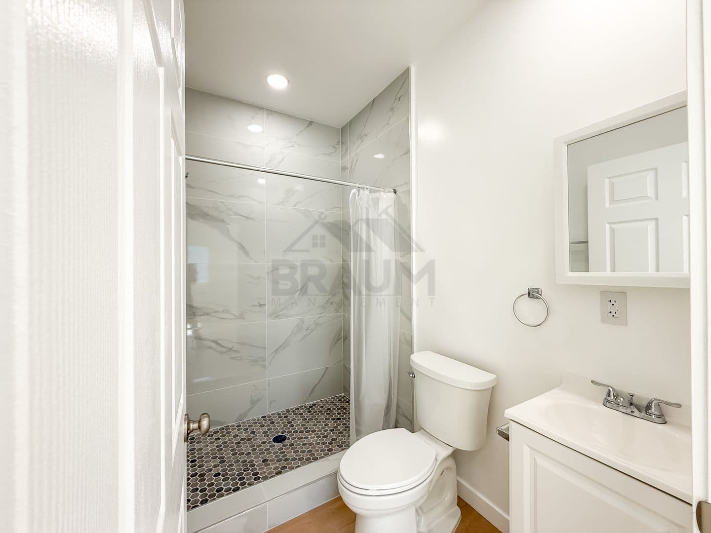 VAN NUYS Apartment: 15550 VANOWEN STREET