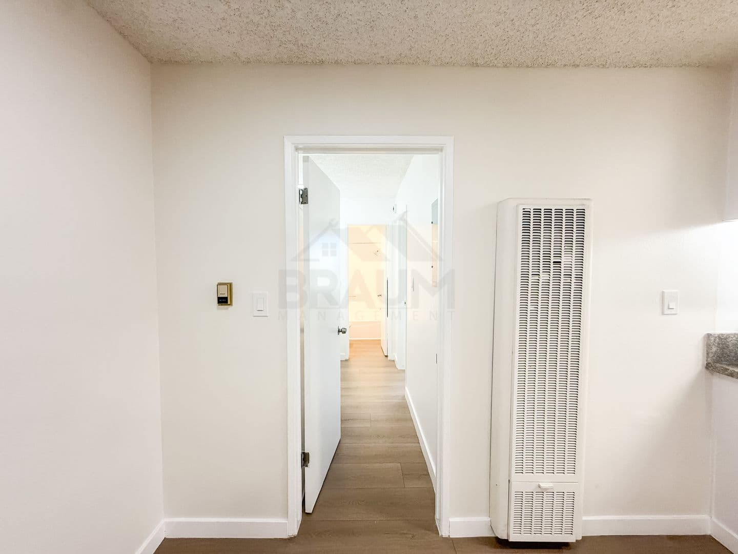 SHERMAN OAKS Apartment: 5461 KESTER AVE