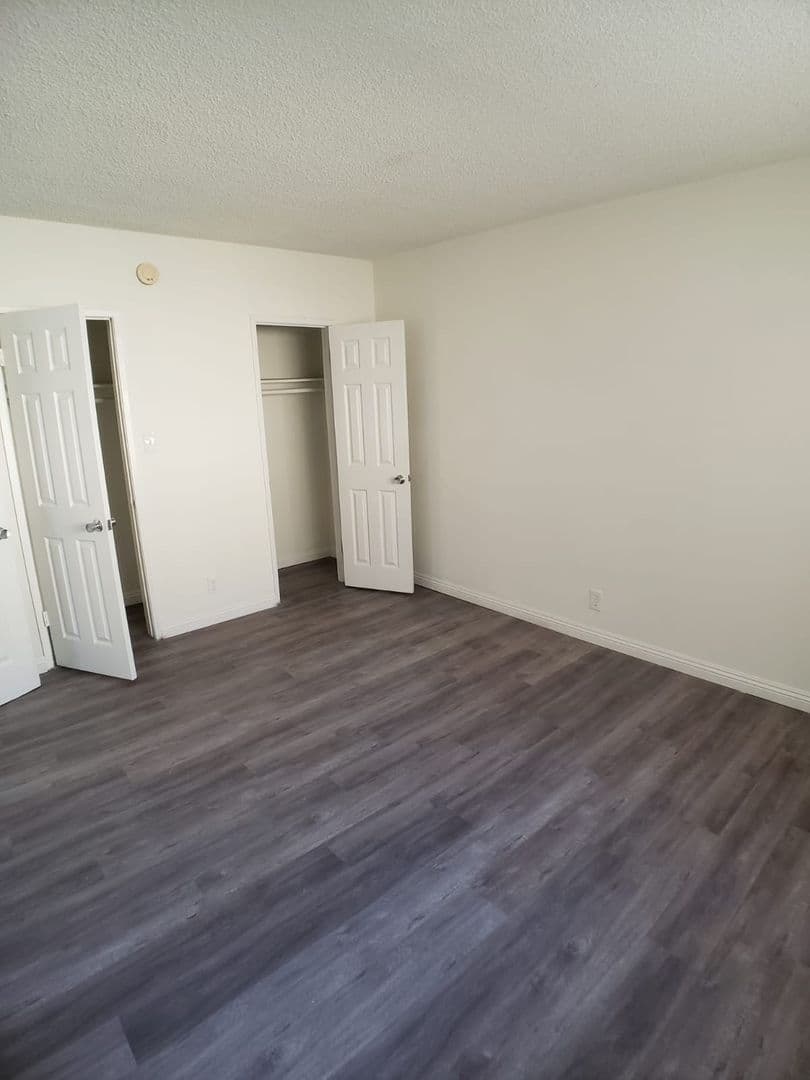 SHERMAN OAKS Apartment: 5433 SEPULVEDA BLVD.
