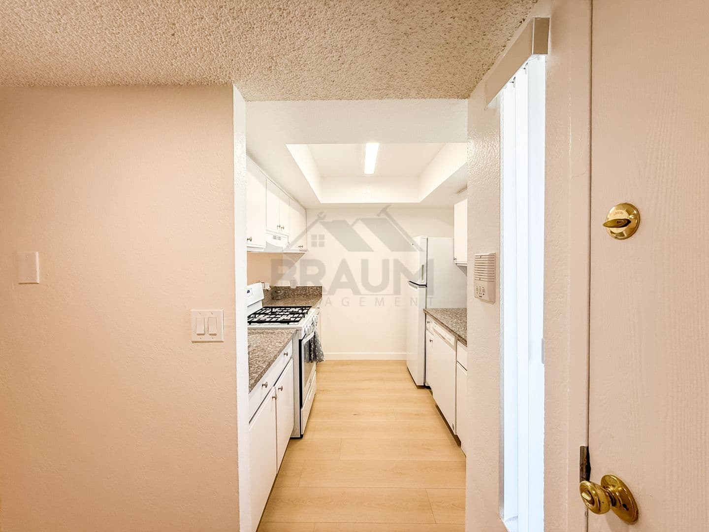 SHERMAN OAKS Apartment: 4638 TILDEN AVE