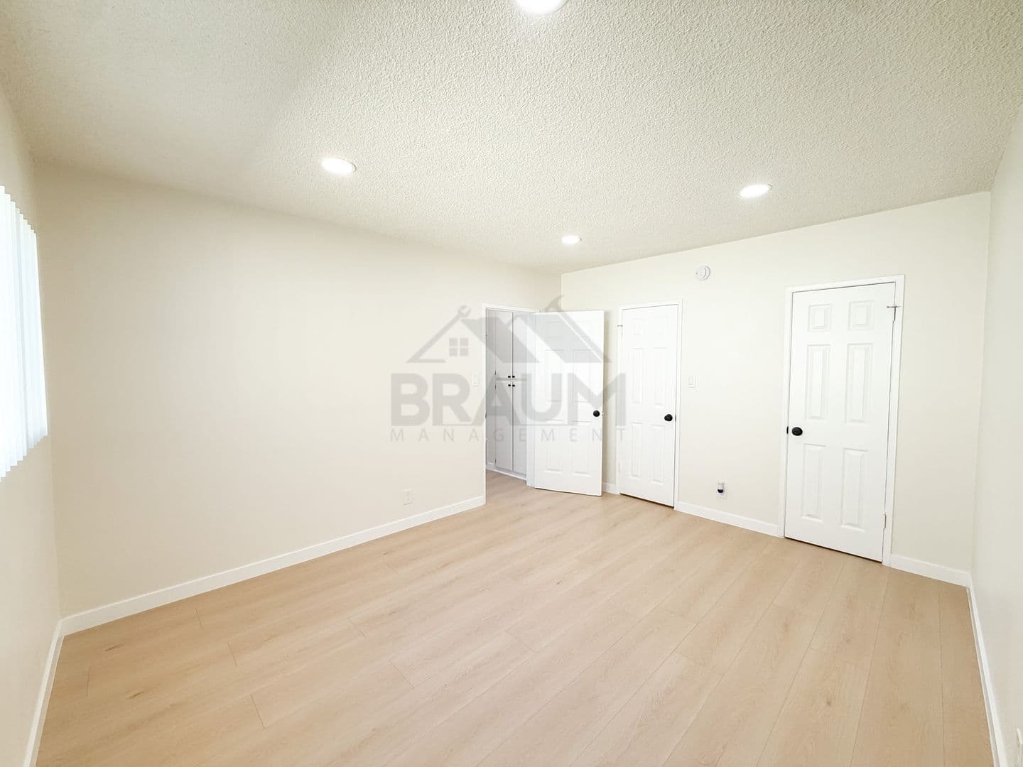 SHERMAN OAKS Apartment: 5433 SEPULVEDA BLVD.