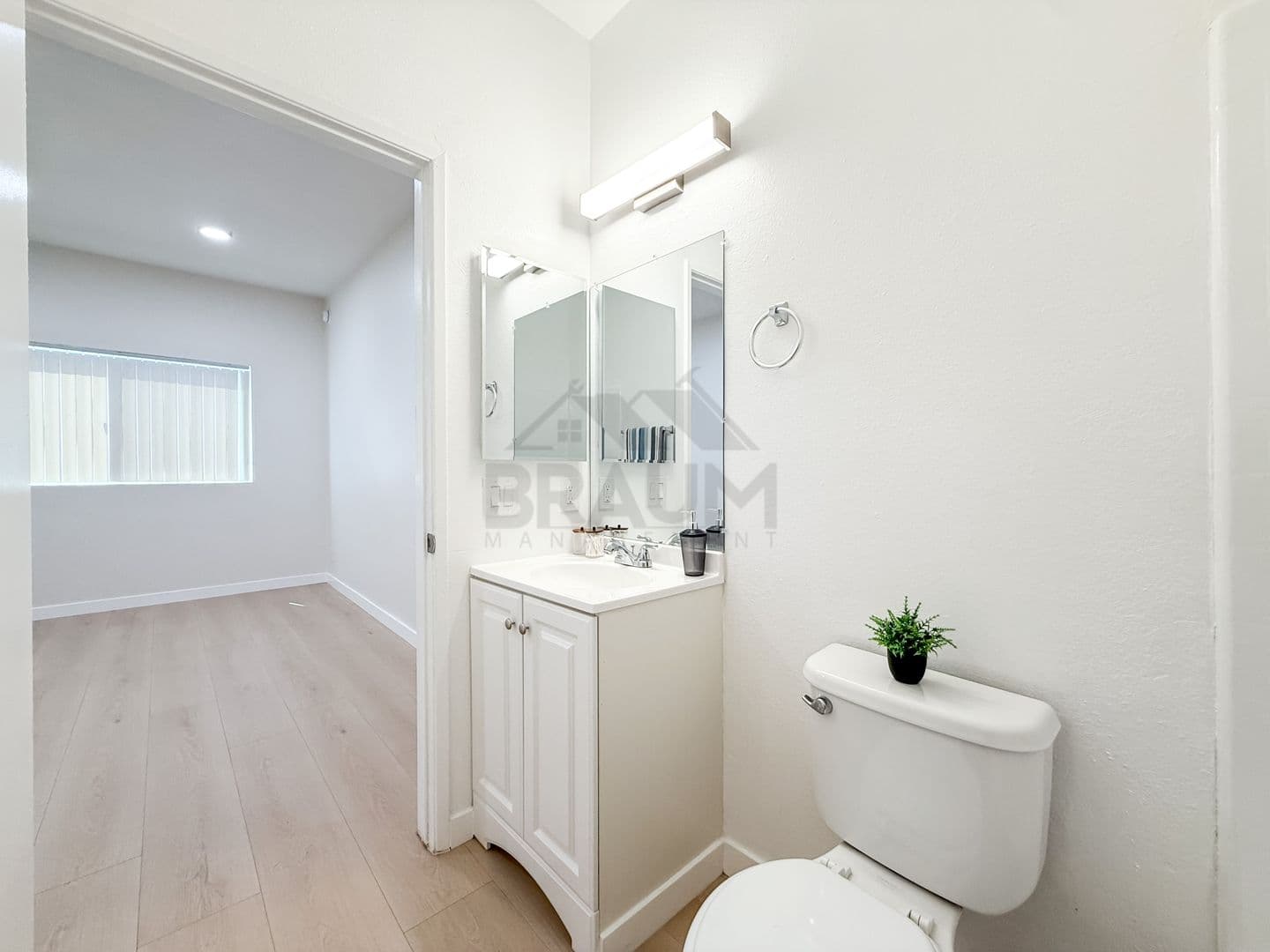 NORTH HOLLYWOOD Apartment: 11459 COLLINS ST