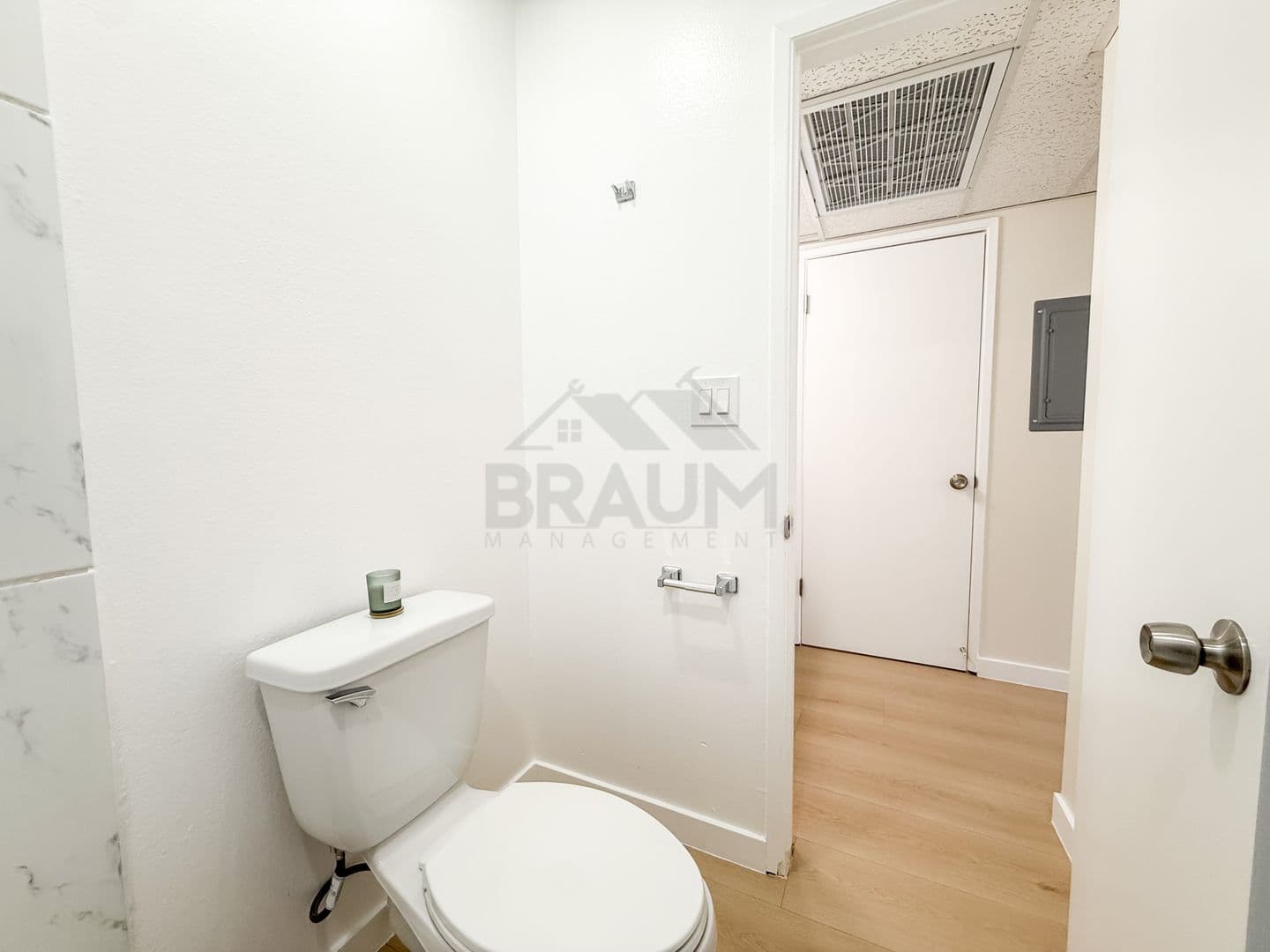 SHERMAN OAKS Apartment: 5461 KESTER AVE