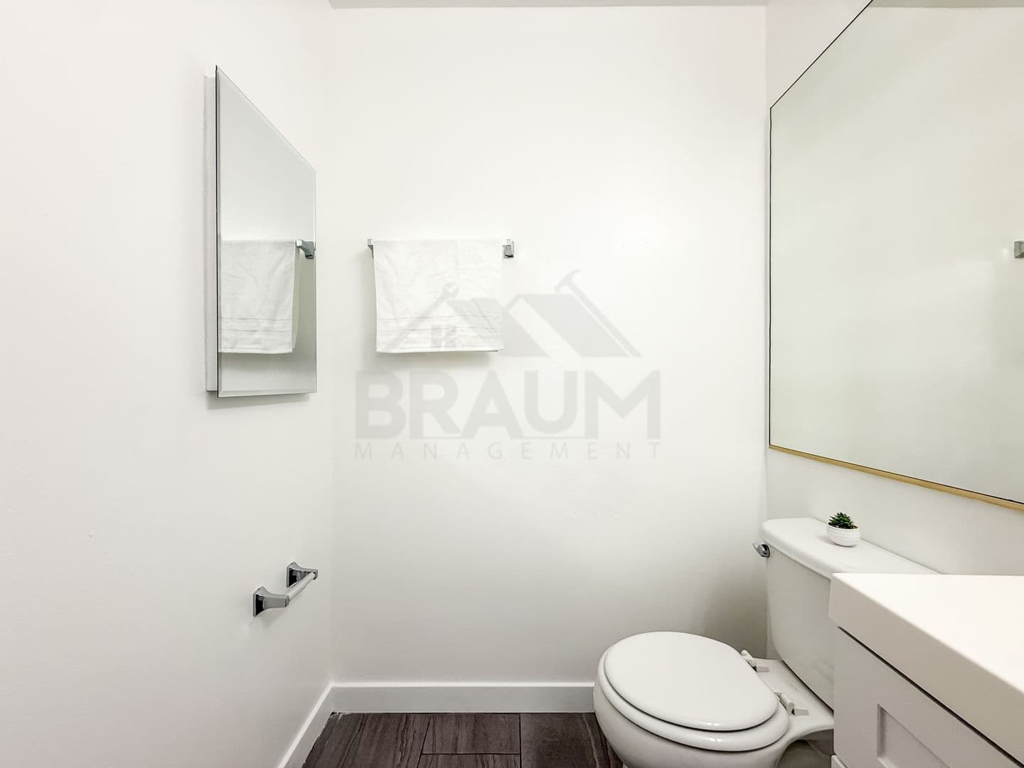 NORTH HOLLYWOOD Apartment: 11035 MOORPARK ST