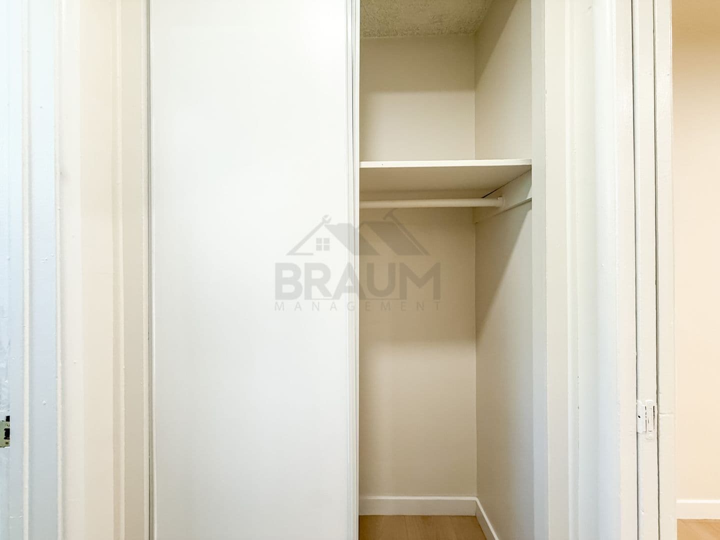 VAN NUYS Apartment: 15546 VANOWEN STREET