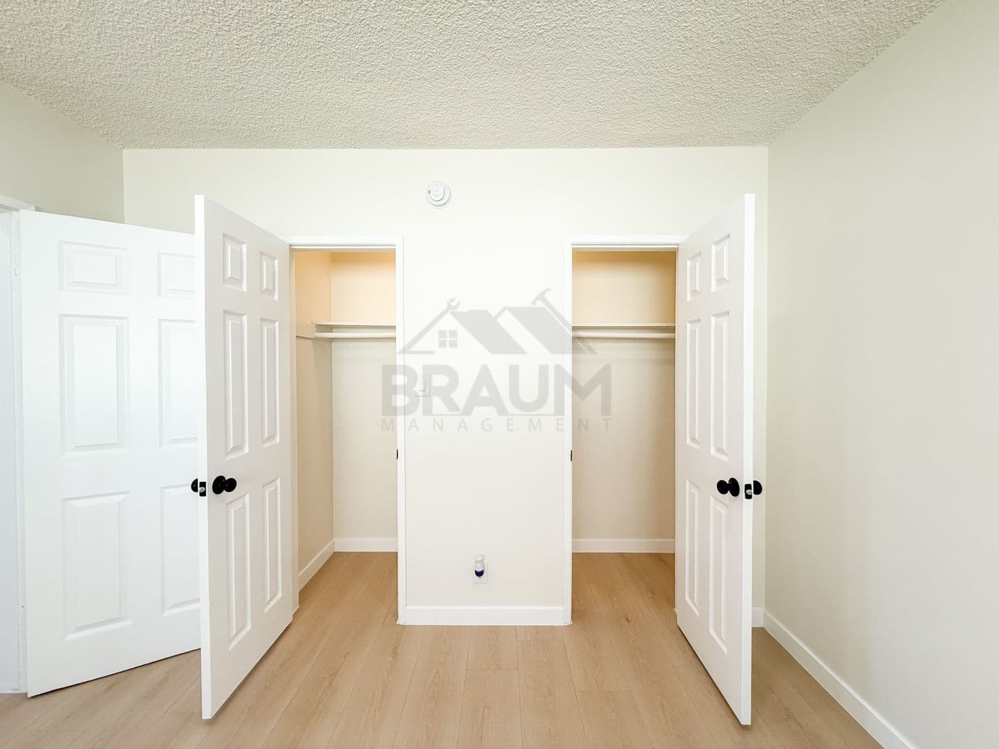 SHERMAN OAKS Apartment: 5433 SEPULVEDA BLVD.