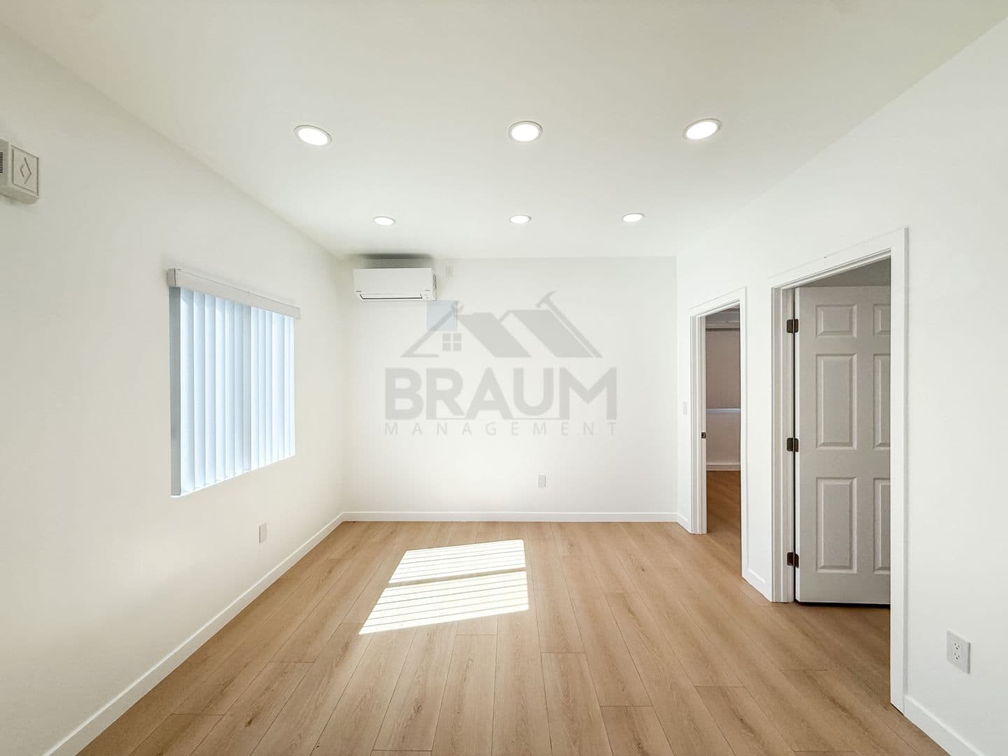 VAN NUYS Apartment: 15550 VANOWEN STREET