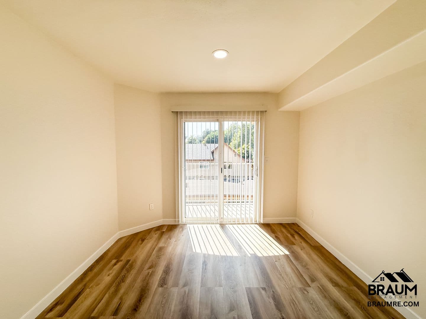 WINNETKA Apartment: 7323 WINNETKA AVENUE