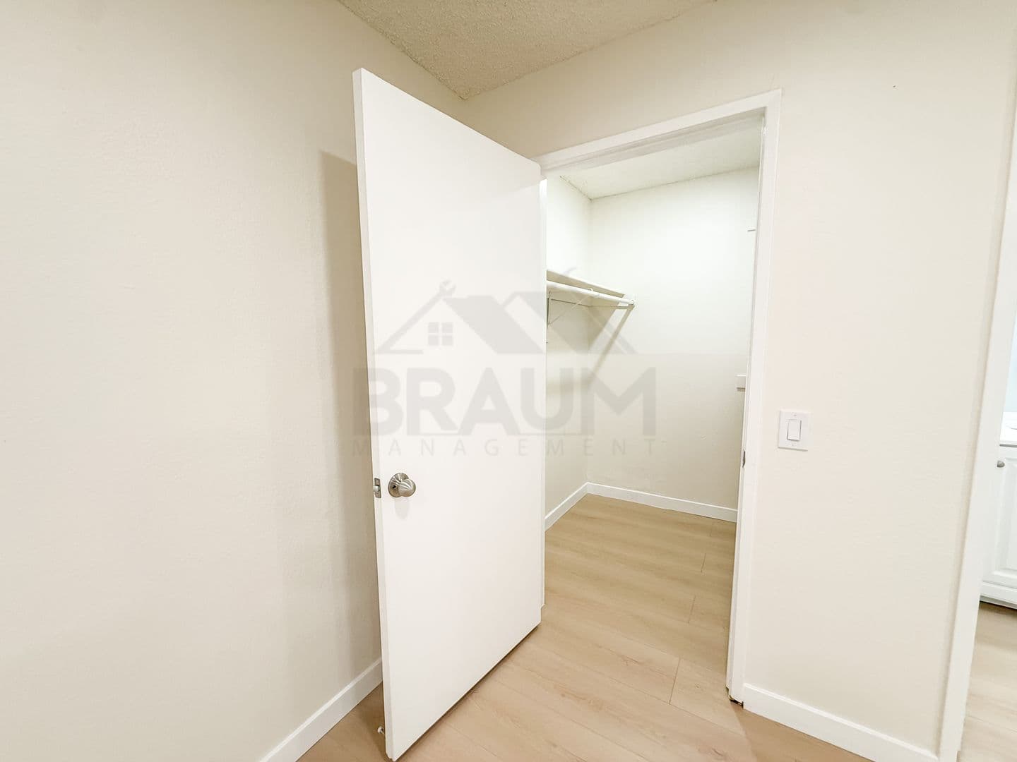 NORTH HOLLYWOOD Apartment: 11007 HARTSOOK ST