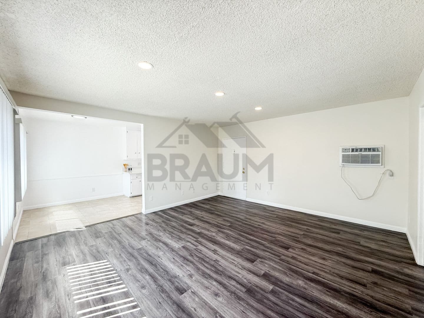 RESEDA Apartment: 19405 HAYNES ST.