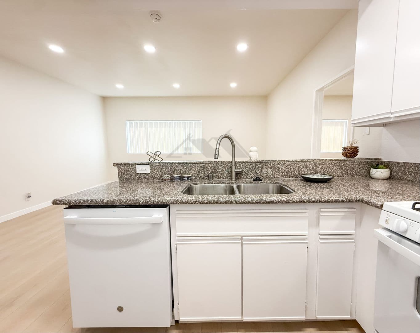 NORTH HOLLYWOOD Apartment: 11459 COLLINS ST