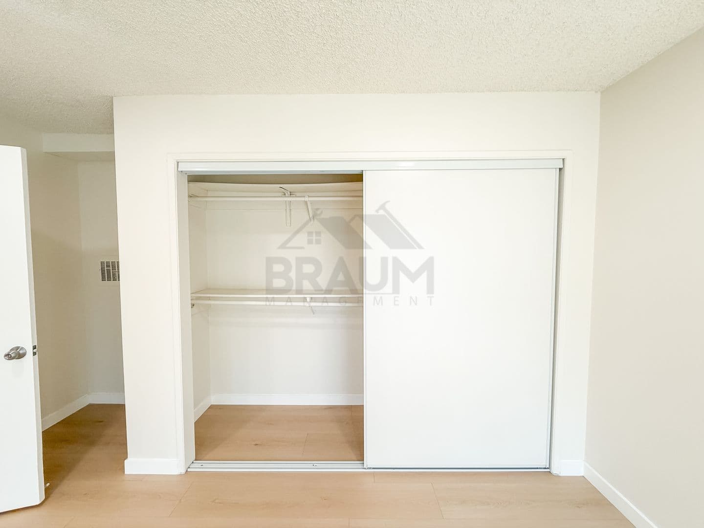 SHERMAN OAKS Apartment: 5461 KESTER AVE