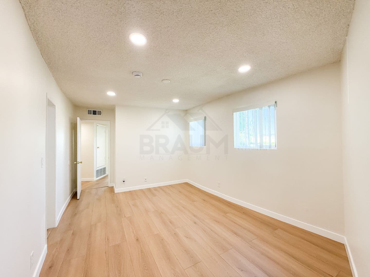 NORTH HOLLYWOOD Apartment: 6039 WHITSETT AVE.