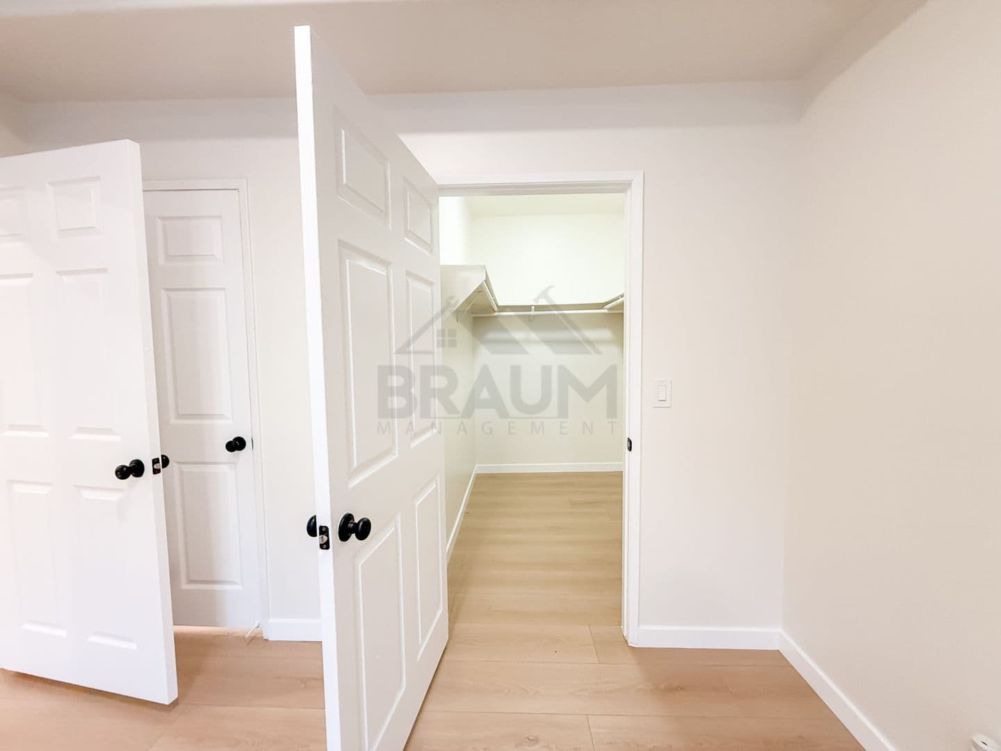 NORTH HOLLYWOOD Apartment: 11035 MOORPARK ST