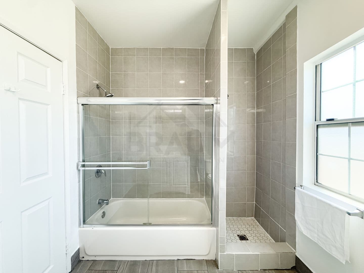 NORTH HOLLYWOOD Apartment: 11035 MOORPARK ST